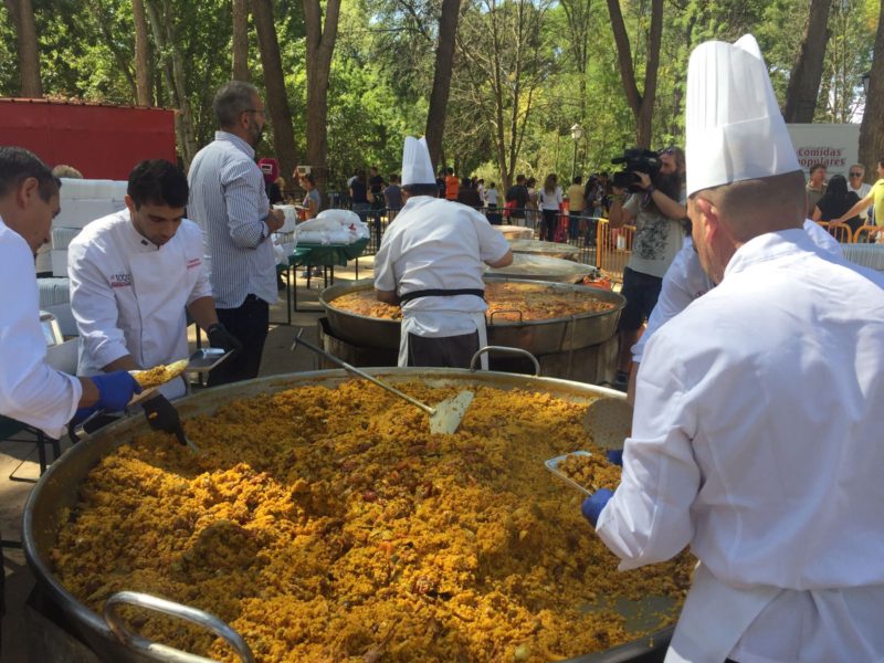¡Casi 5.000 personas en la paella solidaria de Guadalajara 2017!